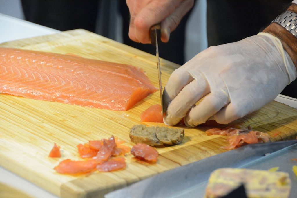 Saumon Bömlo, fumé au bois de hêtre, filet entier