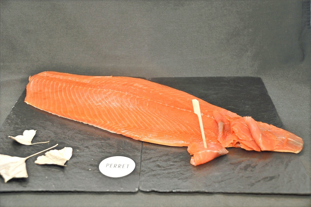 Saumon Bömlo, fumé au bois de hêtre, filet entier