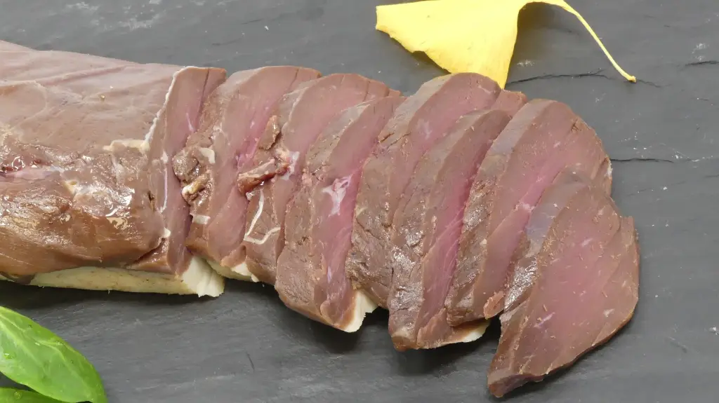 Magret de canard IGP sud-ouest fumé au bois de hêtre - à trancher pour l'apéritif ou en salade