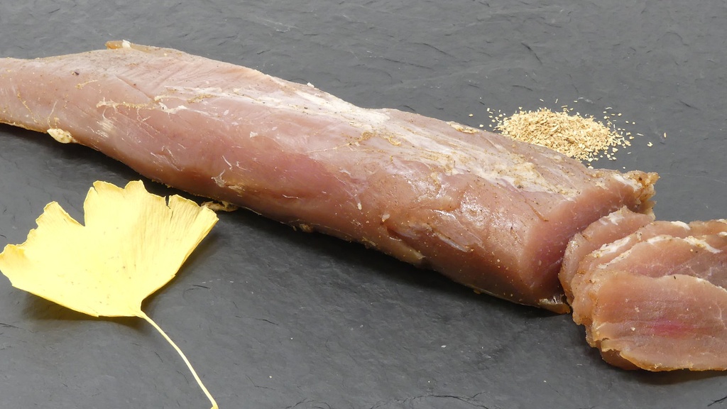 Filet mignon de porc fumé au bois de hêtre - à trancher pour l'apéritif