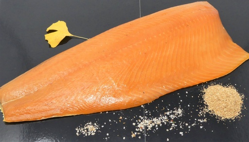 Saumon Bömlo, fumé au bois de hêtre, filet entier sur peau environ 1.5kg