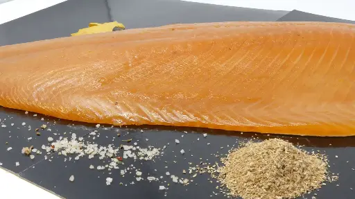 Saumon Bömlo, fumé au bois de hêtre, filet entier 1.3Kg