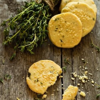 Biscuits sablés au parmesan, thym & huile d'olive - pour accompagner vos apéritifs